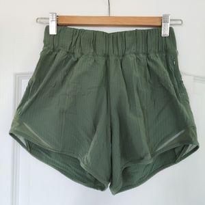 Lululemon Hotty Hot HR 4" *Seersucker size 4 short